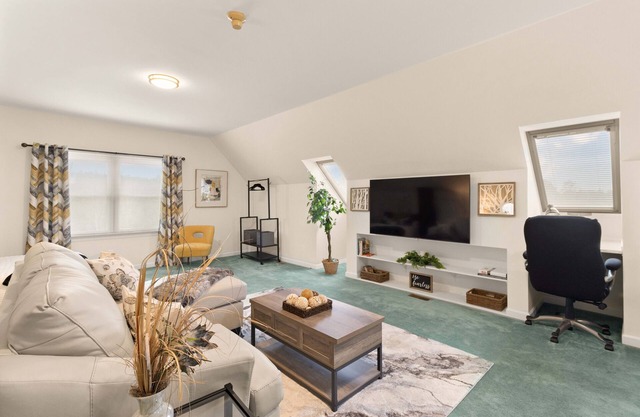 Modern Studio Apartment in Tranquil wooded setting, minutes from I-40 & I-77.