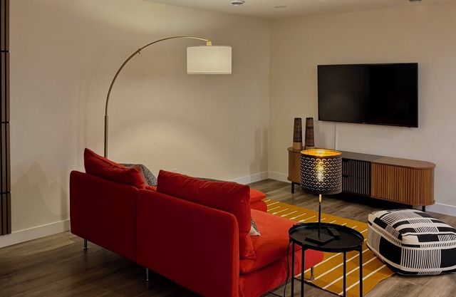 Modern & Stylish 2-Bedroom Basement Suite