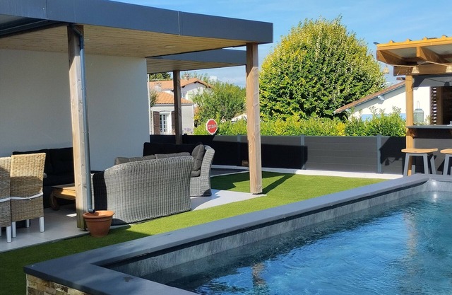 Modern villa for 8 people, 3 bedrooms, 3 bathrooms, swimming pool