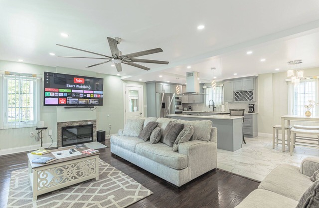 Mohegan Park Escape – Near Casinos – Spacious 4BR House