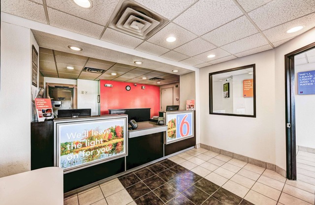 Motel 6 Niantic, CT - New London