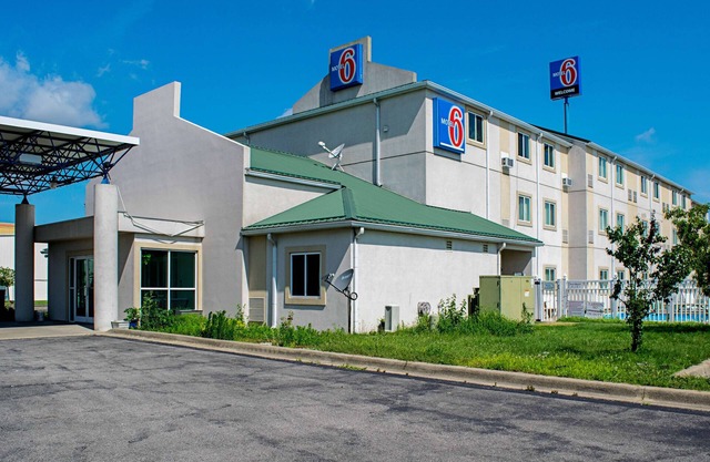 Motel 6 Seymour, IN - North