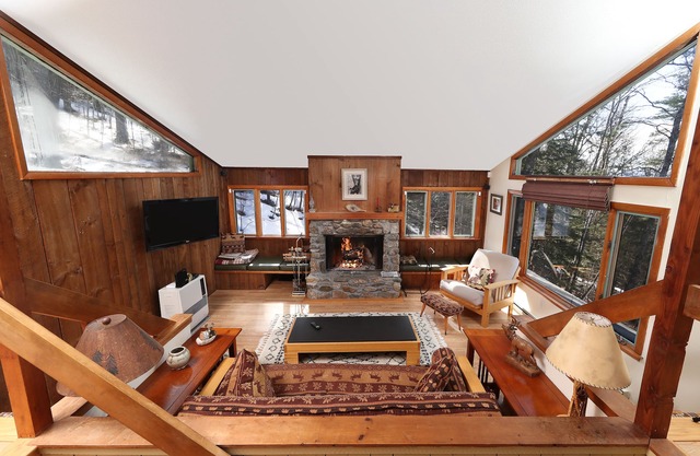 Mountain Cabin with long range views, privacy, and more.