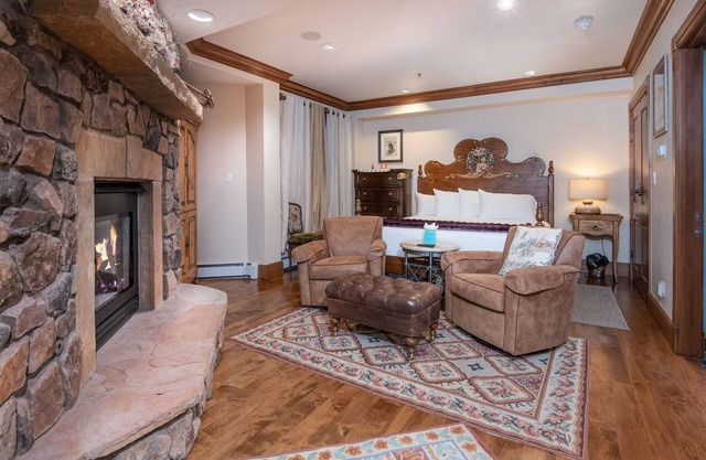 Mountain Modern Beaver Creek Village Condo, Ski-In and Out, w/Hot Tub and Views