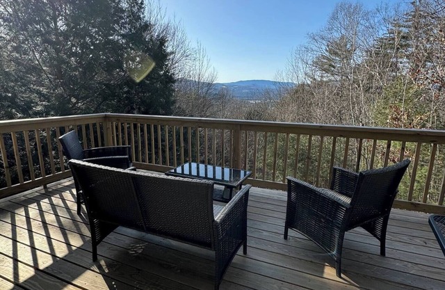 Mountain Treehouse Escape