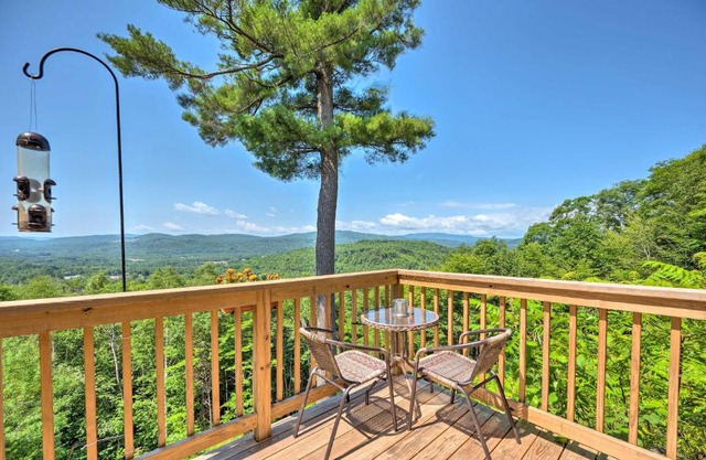 Mountain-View Campton Retreat about 3 Mi to Ski Slopes