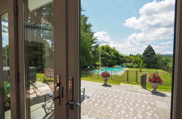 Mountain View Estate Sleeps 18