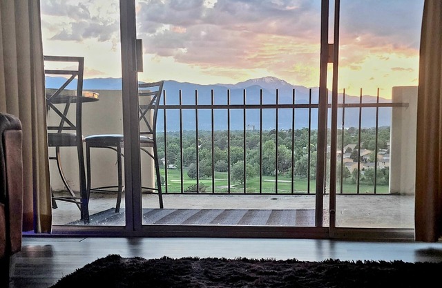 Mountain View! 2 bdrm, full home 10th floor- 48ft balcony in every room sleeps 6