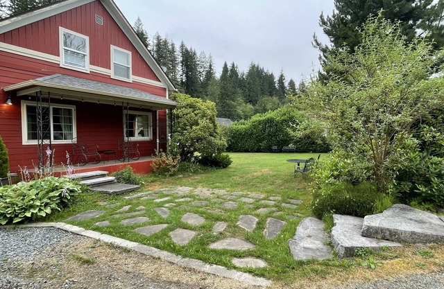 Mt Rainier Carbon Glacier Highway, Historic Mining Town, Wilkeson, Sleeps 4-6, C