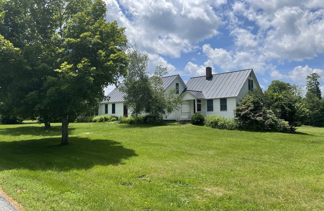 Mt Snow for families! Sprawling home, great views, skiing, snowmobiling, hiking