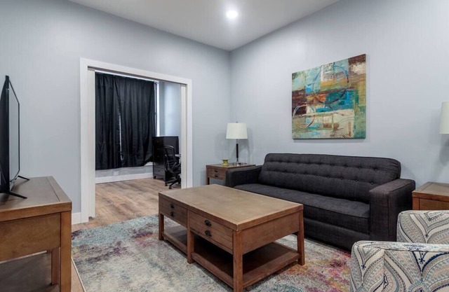 MTM Fully Furnished Rental in Old Town - 2 beds