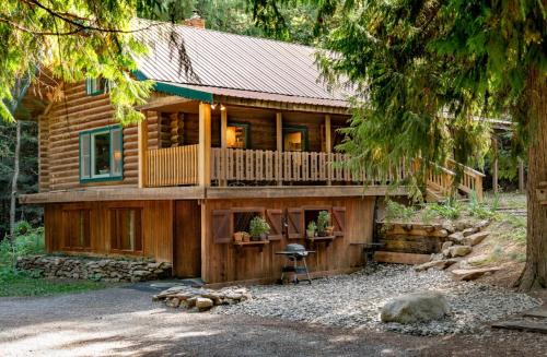 Multi-Level Forest Lodge Near Silverwood with Vintage Ice Cream Parlor & Movie Theater