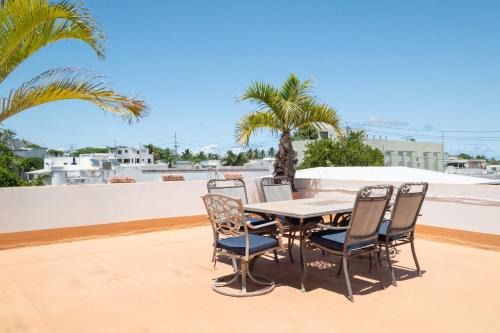 Multi-unit beachside complex for up to 12 guests