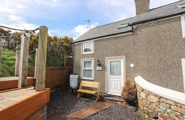 MUR CWPWL - ANNEX, romantic, country holiday cottage in Abersoch