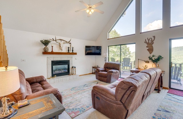 Murphy Cabin w/Deck & Sweeping Mountain Views!
