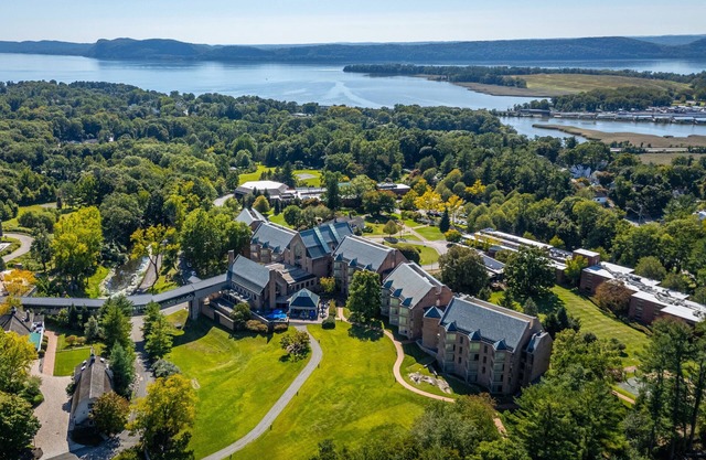 Near NYC! | Stylish Guestroom