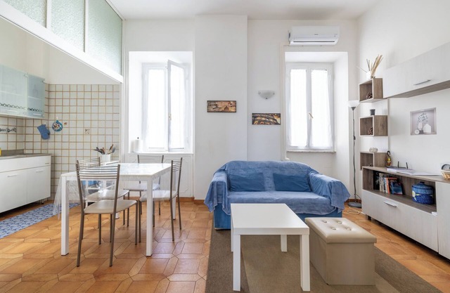 NEAR THE COLISEUM, QUIET THREE-ROOM APARTMENT