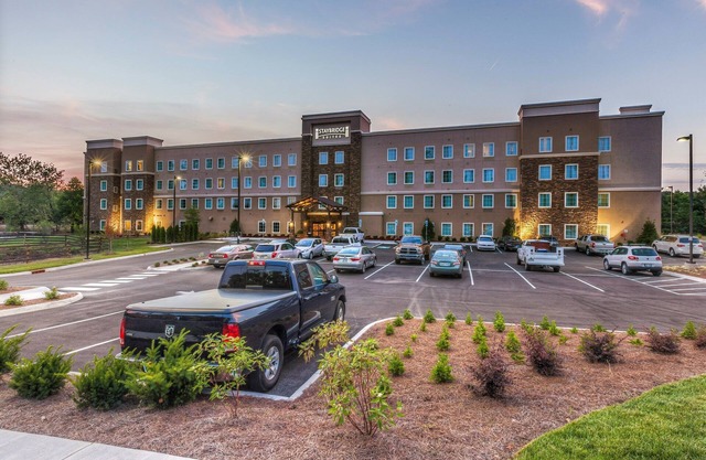 Near Turkey Creek Shopping District! Shared Outdoor Pool + 24h Business Center