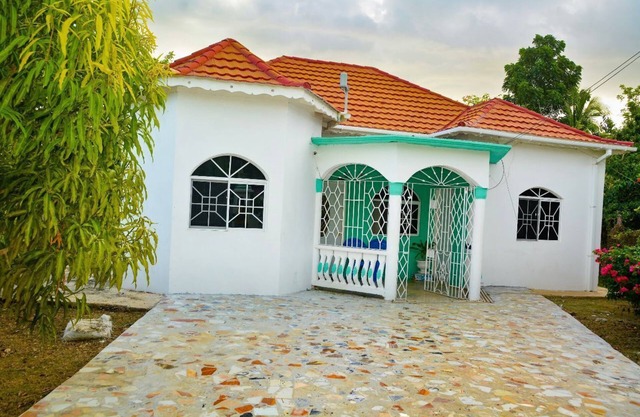 Neke's Place Apartment #1 at 44 Allen Crescent