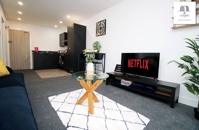 New 1BR Apt| Prime Location| Parking| Leisure| Business