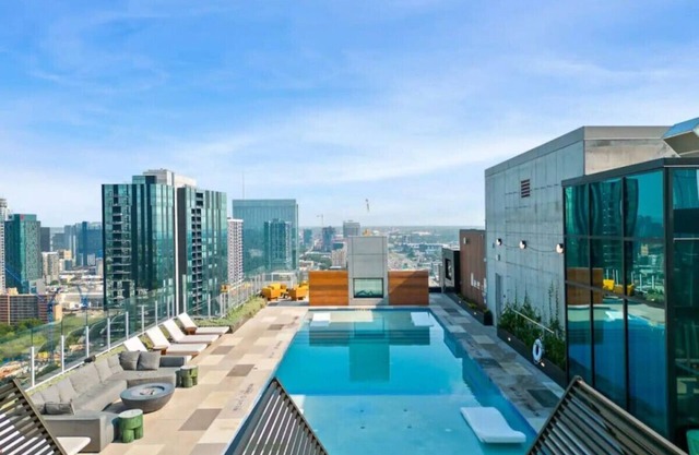 NEW! 1BR Scenic Retreat w/Rooftop pool |Rainey St