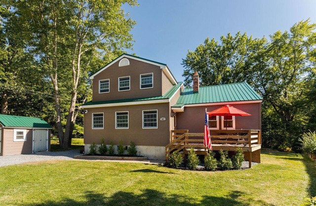 NEW 2023! Sleep 12 in 5Bedroom 2Bath! Firepit/Outdoor Shower! 0.6 miles to Beach