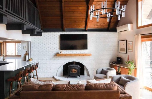 NEW: Chalet Getaway, 5 min to Main St