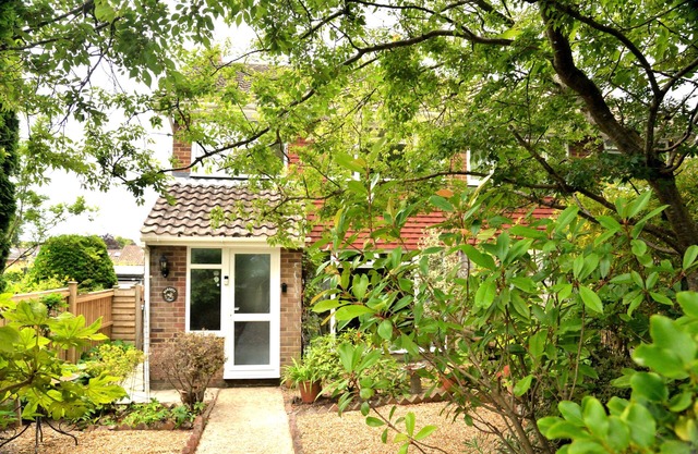 NEW! Cosy house, a train spotter's delight