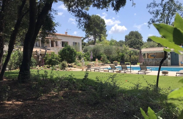 New housing, garden level in villa, with large garden, large swimming pool