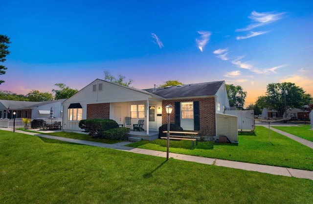 NEW LISTING! Cozy 2BR Condo - Beachside Bliss with Yard Space