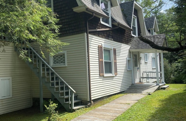 New Listing! Eagles Mere lakefront 6-bedroom 3-bath cottage