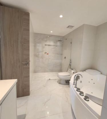 New Luxury Suite with Jacuzzi