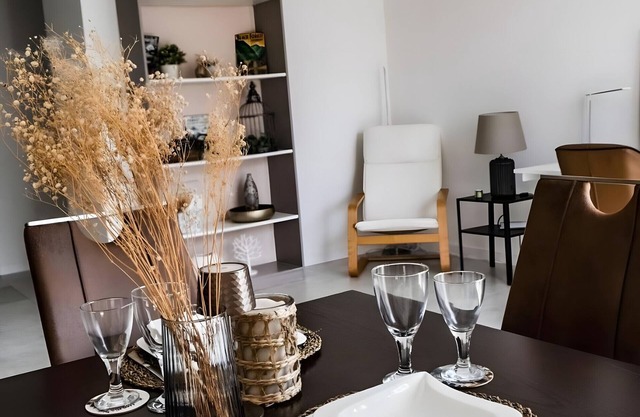 New Modern Apartment with WiFi, Balcony and Box Spring Bed