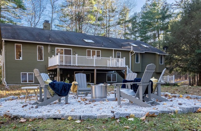 New Modern Escape Ski House w/HOT TUB in Great Barrington