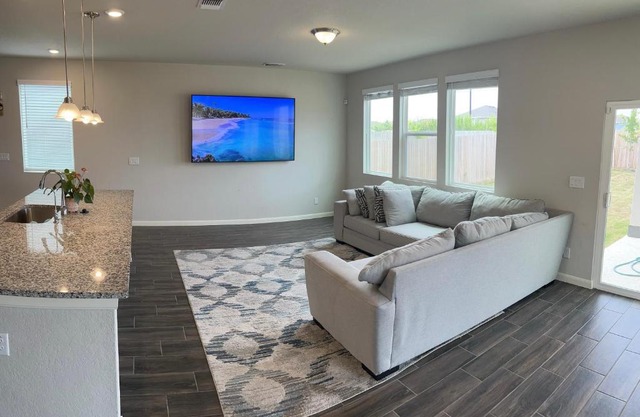 New Modern Home minutes away from SEAWORLD!