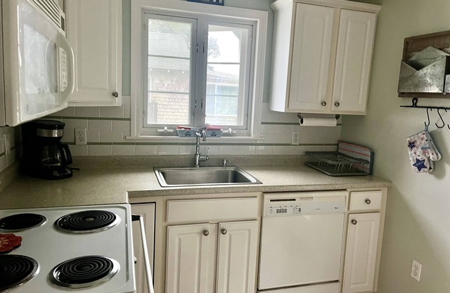 New Silver Beach Cozy Cottage-near Seacrest Resort and Old Silver Beach!