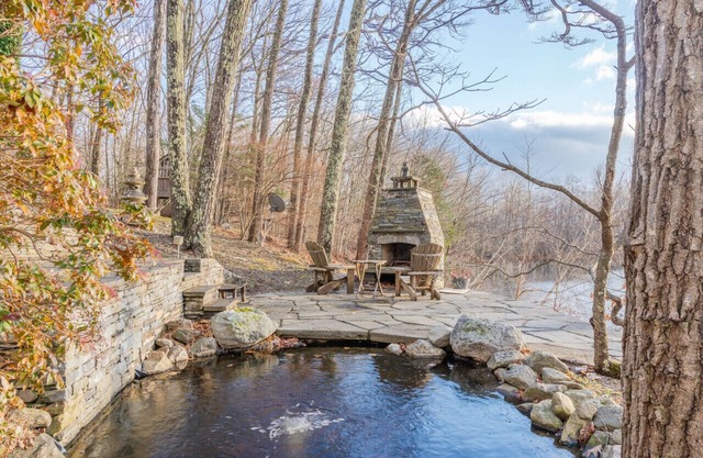 NEW: Stunning Designer Lakefront Estate w/Hot Tub