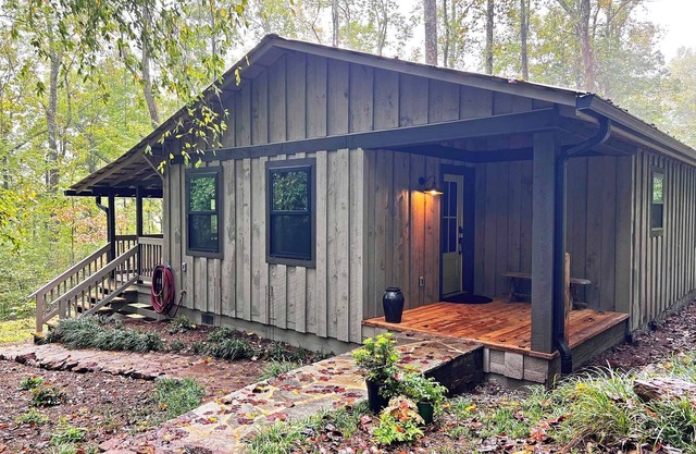 NEW! The Cottage at Whispering Falls: LUXURY & PRIVACY on 7 acres - King beds