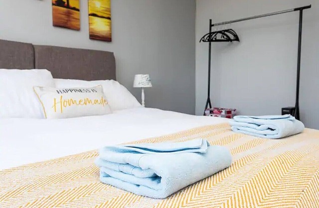 Newly refurbished light and spacious Apartment in Central Horsham!