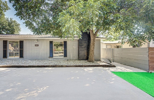 Newly Renovated! Pool and Patio I Mins to DT