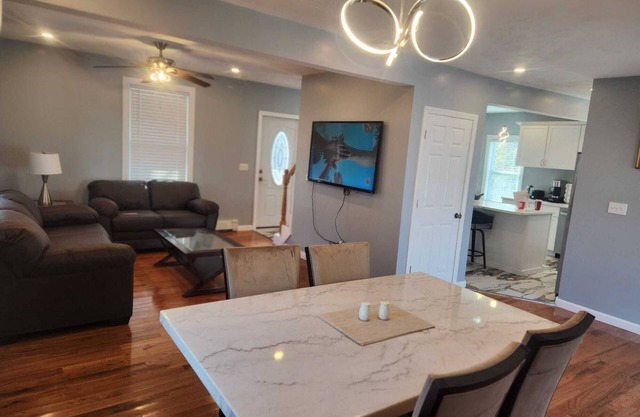 Newly updated/furnished 3 bedrooms house