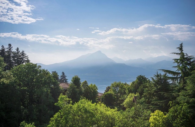 Nice apartment for 4 pers. in San Zeno di Montagna on Lake Garda overlooking the lake