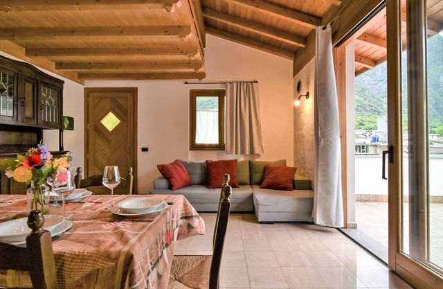 Nice apartment for 5 people with WIFI, TV, terrace and pets allowed