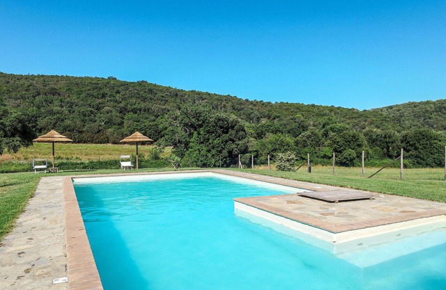 Nice apartment in villa for 4 guests with WIFI, pool, TV, patio and pets allowed