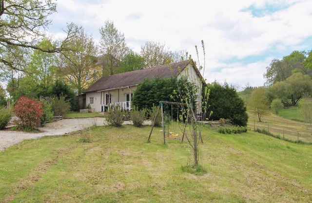 Nice house in the Dordogne with a lake 15min by bike