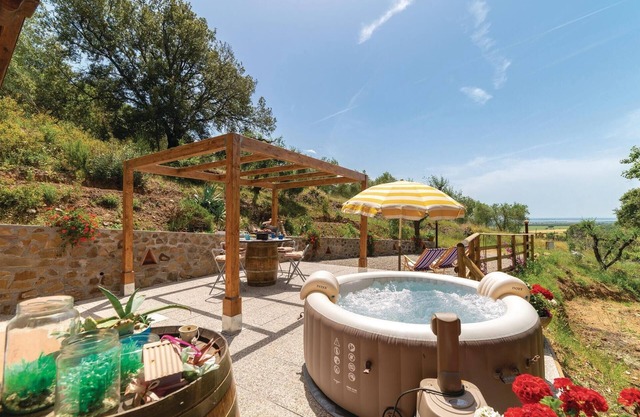 Nice home in Castiglione della P.