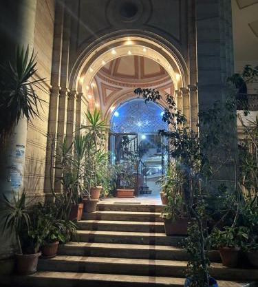 Nice luxurious stay in a modern flat with 3ACs, 3 Flat screen TVs, Free Wi-Fi large balcony in the heart of Alexandria