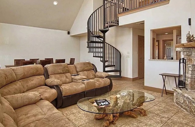 Nice quaint 5-bedroom 2 bath house with Dock.