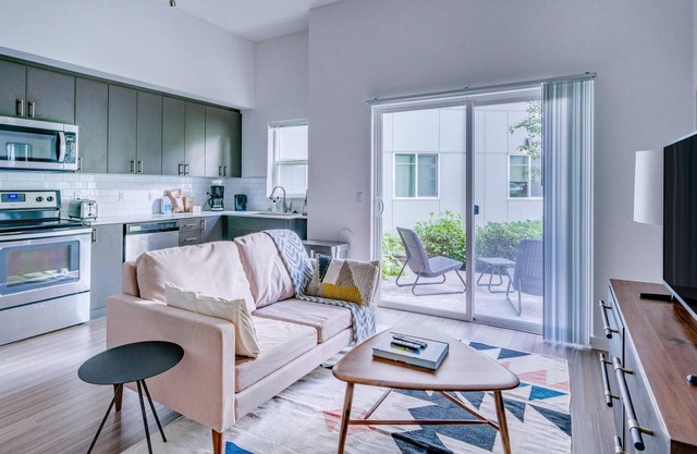 Nice Studio in Redmond, Rooftop + Pet-Friendly