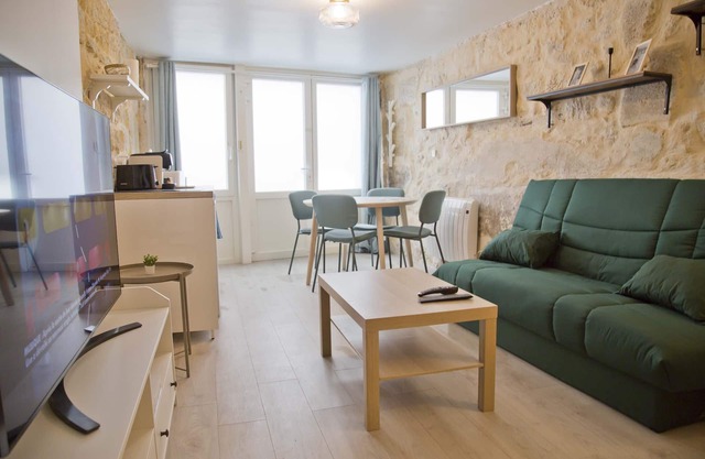 Nice studio in the 5th